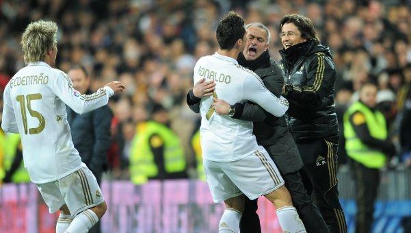 詹姆斯关键得分助湖人取胜