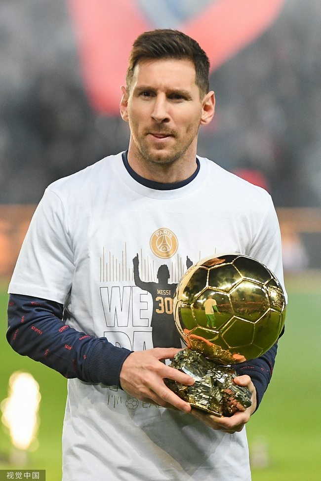 C罗在媒体评选的明年世界杯百大中高居第25！梅西仅第八！