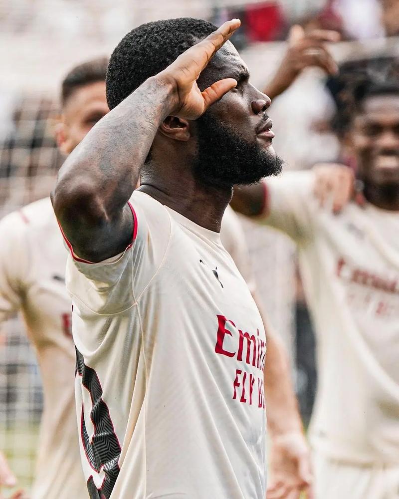 博涅克：莱万是过去二三十年里世界上最好的九号球员