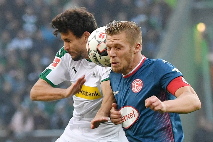 杜兰特篮下补篮，逆转比赛