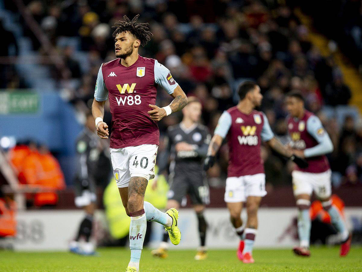 心念老东家！奥斯卡社媒晒照观看海港vs柔佛亚冠比赛