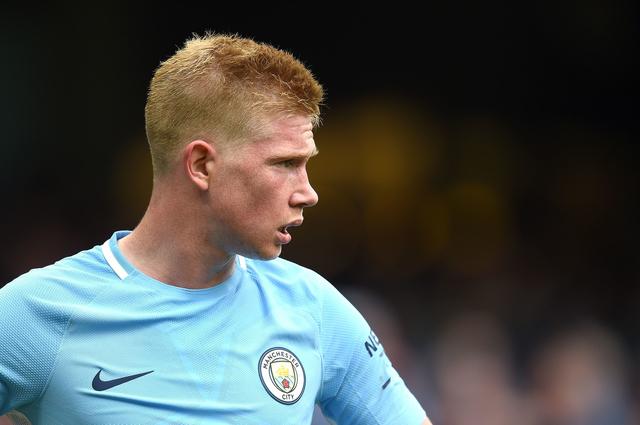 这位前锋的跑动太勤快了