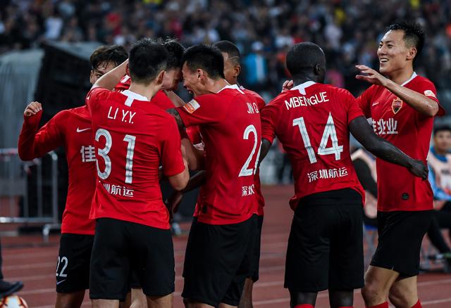 记者：阿根廷全队周四启程前往安哥拉，梅西届时将首发出战